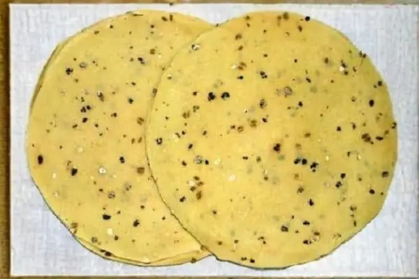 Pepper Seeds Papad - 250 GMs (Per Ton : $ 2.050)